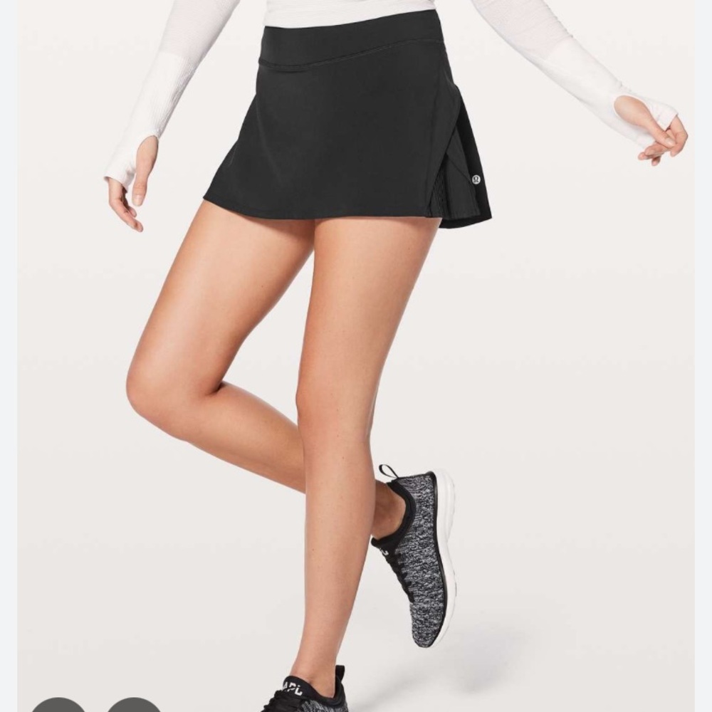Lululemon Play off the Pleats Skirt Womens 2 and 4